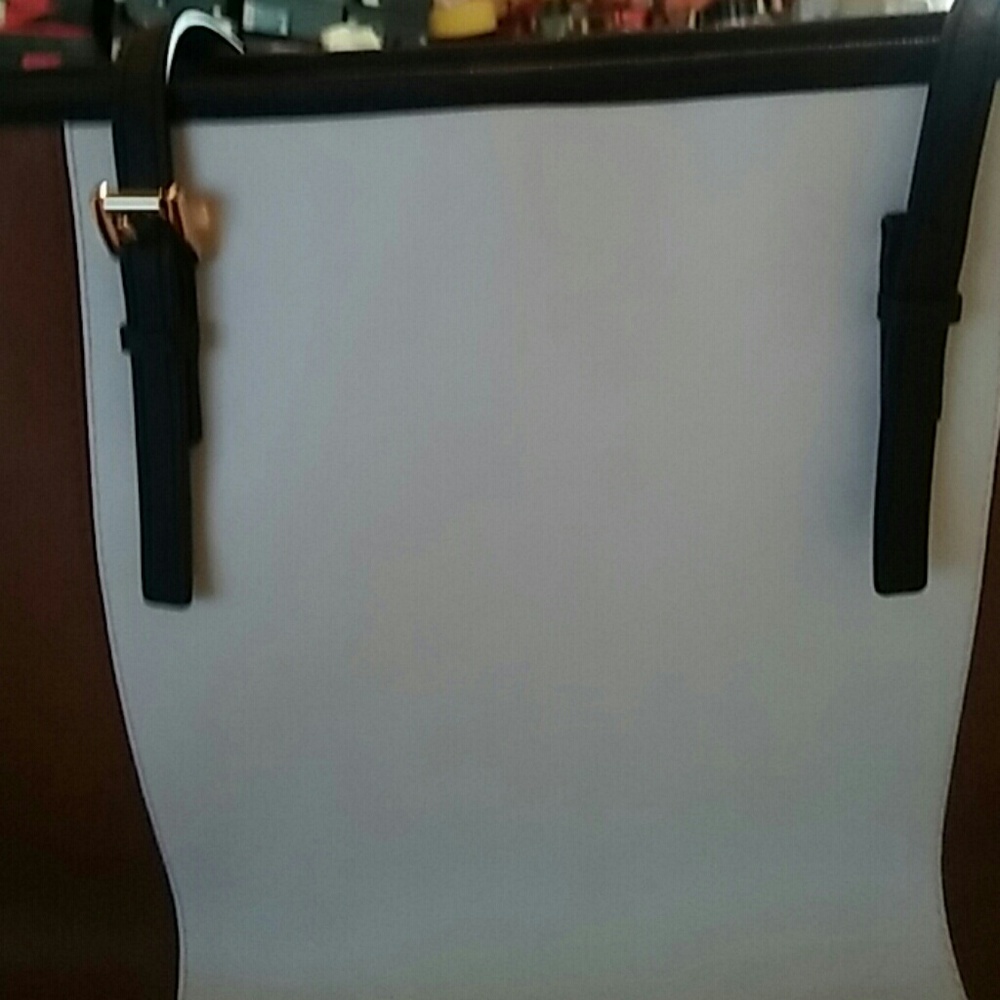 Michael Kors Large Leather Tote - Picture 7 of 7